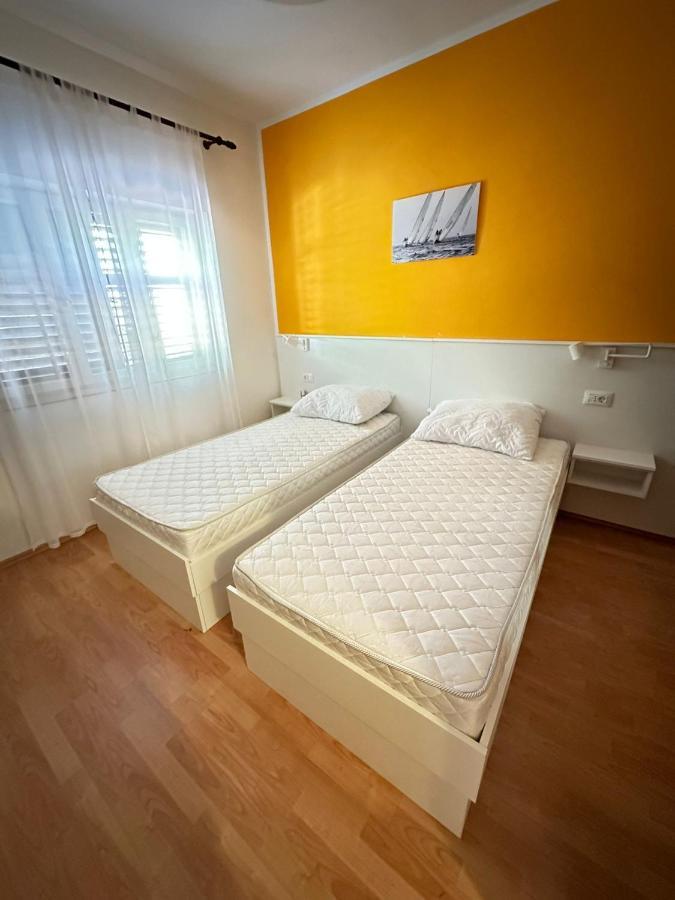 Apartments With A Parking Space Мали-Лошинь Экстерьер фото